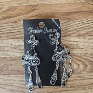 1920's Elegant Silver and Black Dangle Earrings And Costume Accessories